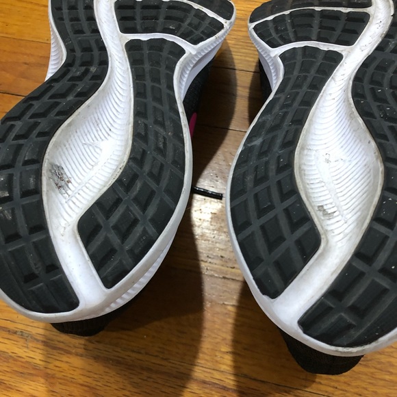 Nike Downshifter will get ya running with a smile! - Picture 5 of 7